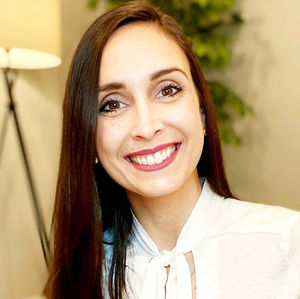 Meet your Posher, Júlia